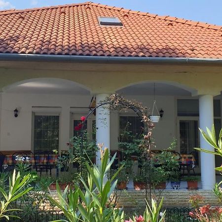 Fertodi Kuria Vendeghaz Hotel Exterior foto