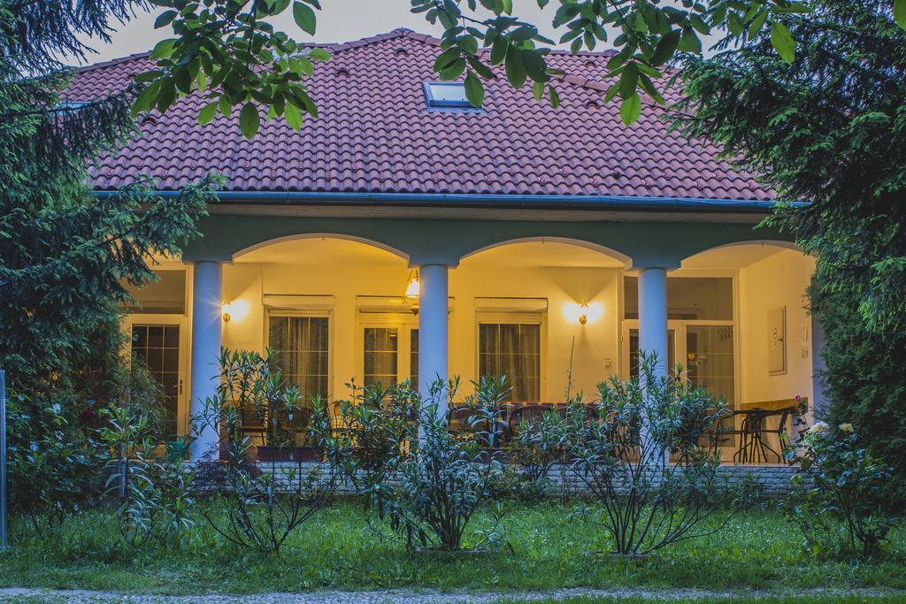 Fertodi Kuria Vendeghaz Hotel Exterior foto